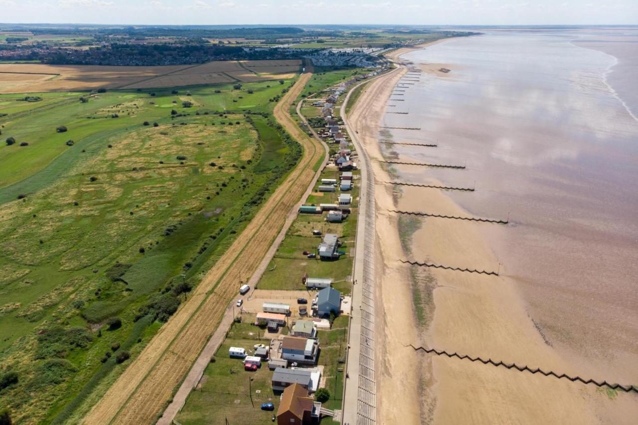 8 Berth Caravan For Hire At Manor Park Near To A Great Beach Ref 23041C Ханстантон Экстерьер фото