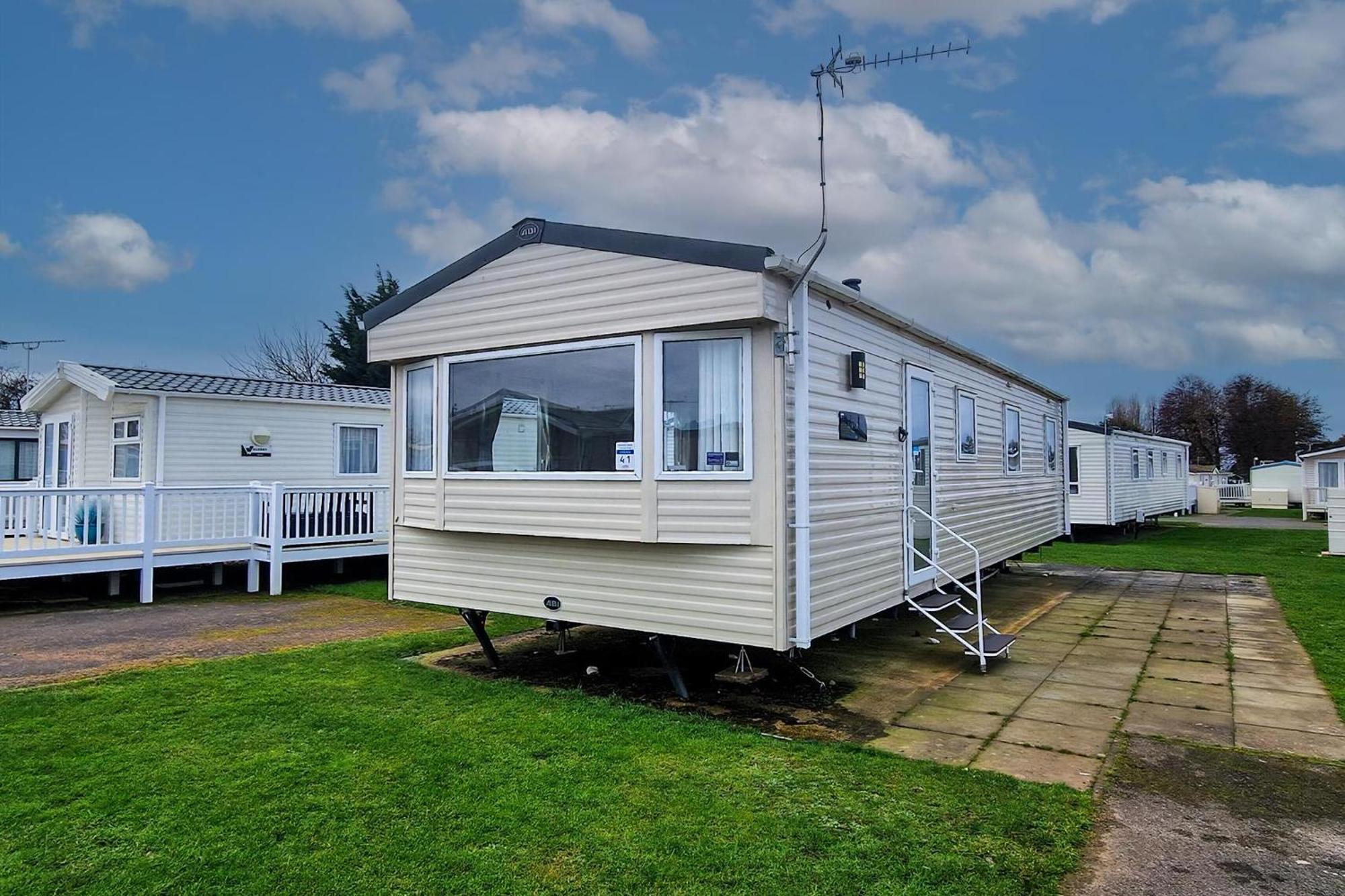 8 Berth Caravan For Hire At Manor Park Near To A Great Beach Ref 23041C Ханстантон Экстерьер фото